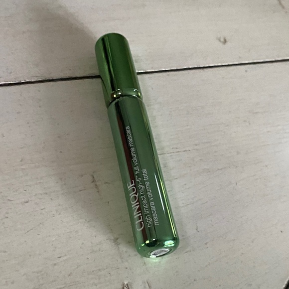 Clinique Lash Volumizing Mascara - Shiny Green - Picture 1 of 3